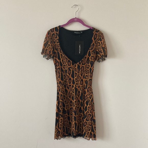 Pretty Little Thing Brown Leopard Print Exposed Stitch Detail Mesh Shift Dress - Picture 3 of 8